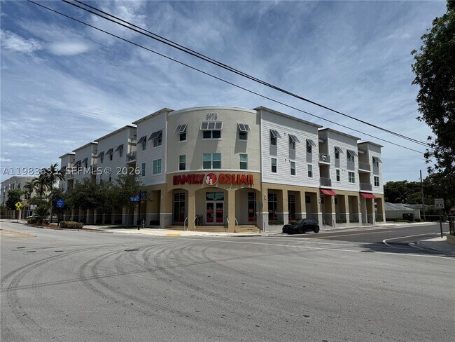 Building Photo - 5978 SW 64th St Unit 303