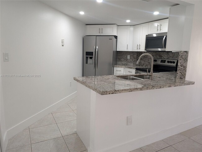 Photo - 10245 NW 9th Street Cir Unidad 210 Rental