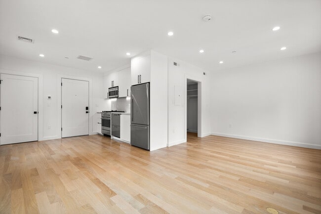 Building Photo - 1618 Beacon St Unit 3 Rental