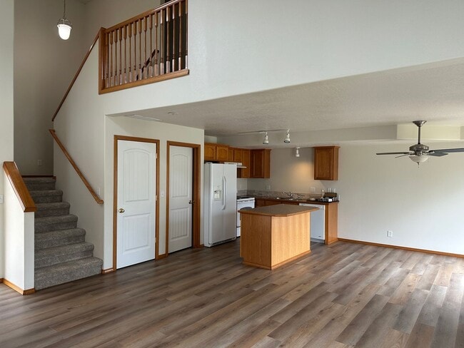 Photo - 6369 W Trestle St Unidad #2