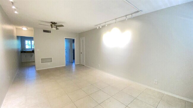 Photo - 660 Cypress Lake Blvd Unidad K14
