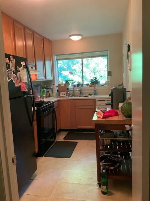 Spacious kitchen for five-star chefs or microwave magicians - 10631 Weymouth St Unit 203