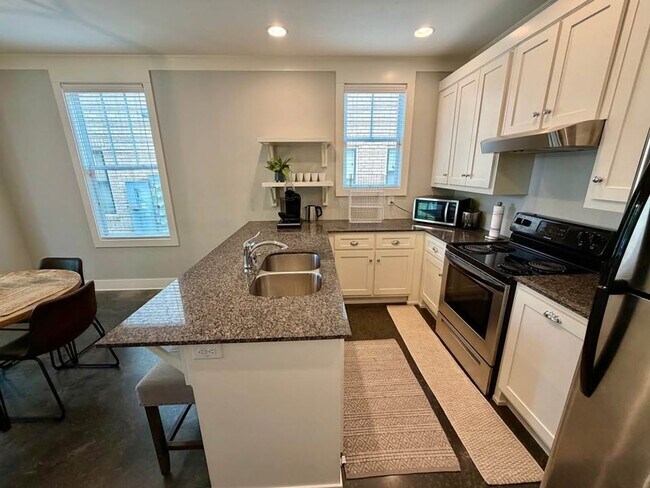 Photo - 306 W 6th St Unidad 306 W 6th ST