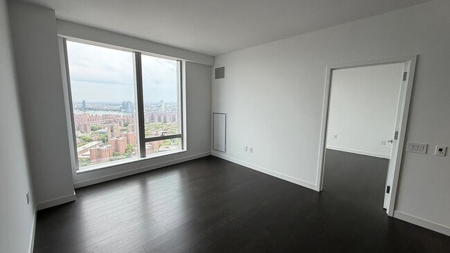 Photo - One Manhattan Square Unit 47H
