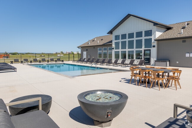 Pool & Sundeck
