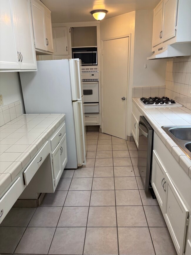 Photo - 11685 Gorham Ave Unit 4