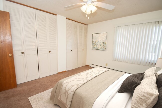 Dormitorio - New Orleans Court Apartments and Townhomes