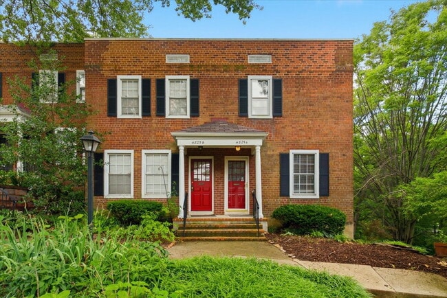 Building Photo - Elegant End-Unit Fairlington Villages Townhome with Private Balcony & Exceptional Community Ameni... Unit A