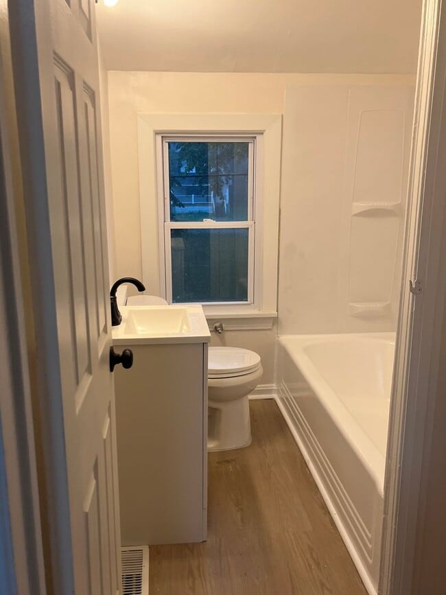 Photo - Charming 2-Bedroom Upper Unit – Spacious L... Unit Up