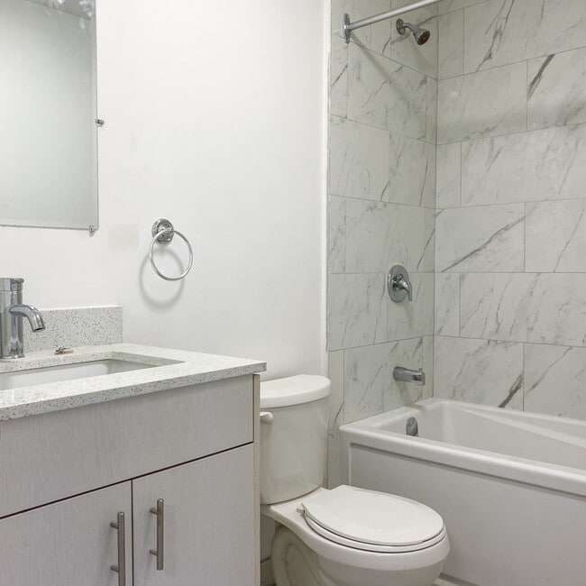 Photo - 630 Cummings Ave Unit 211