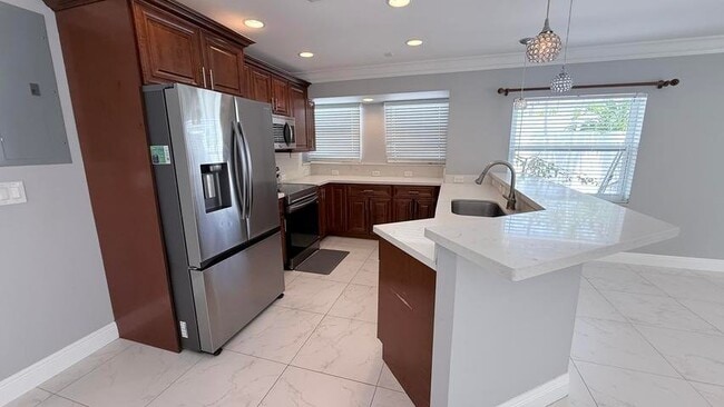 Building Photo - 1110 SE 9th Ave