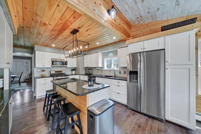 Photo - 818 Winterton Rd