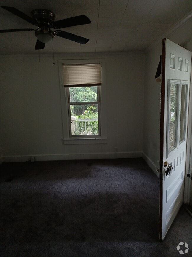Building Photo - 1246 Liberty Rd Unit Utilities included Rental