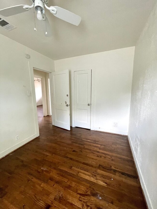 Photo - Cute 2 bed/1 bath House Steps Away from Park