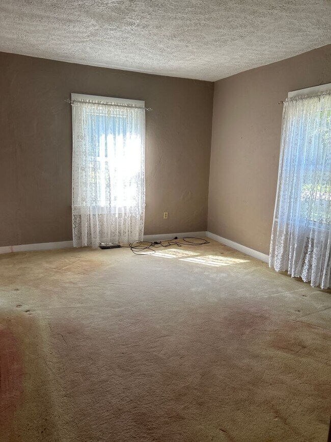 Photo - 205 W Walnut St