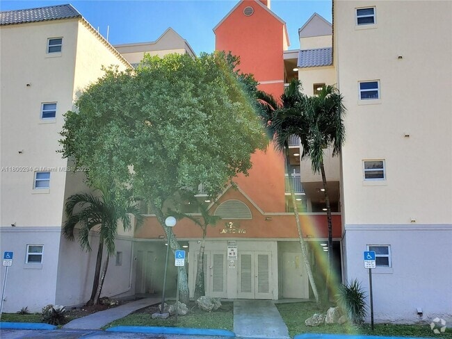 Building Photo - 8255 Lake Dr Unit 402 Rental