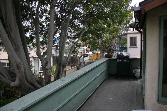 820 Island Ct
