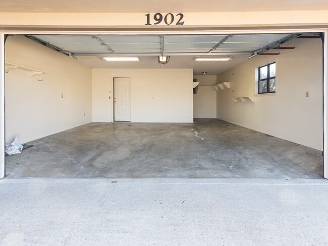 Photo - 1902 Thrush St