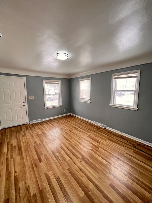 Photo - 8640 Chalmers Ave