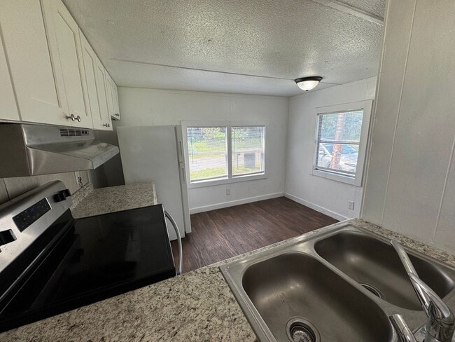 Photo - 2 Bedroom / 1 Bath Single wide for Rent – Irvin St, Live Oak, FL