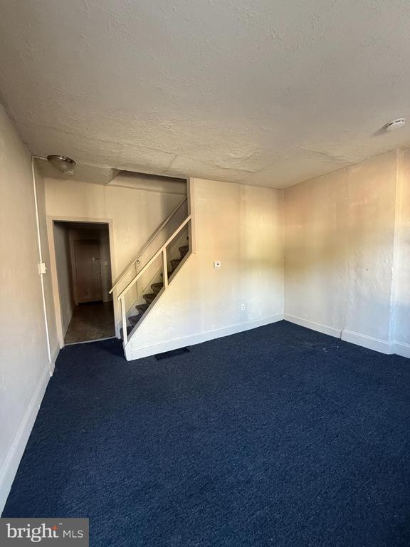 Building Photo - 427 E Oak St Rental