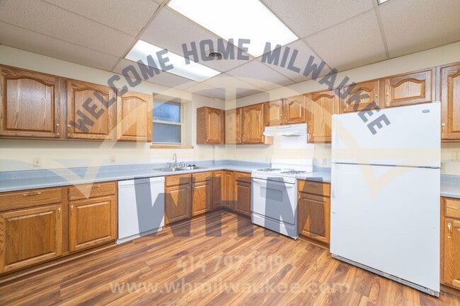 Building Photo - 3650 E Barnard Ave