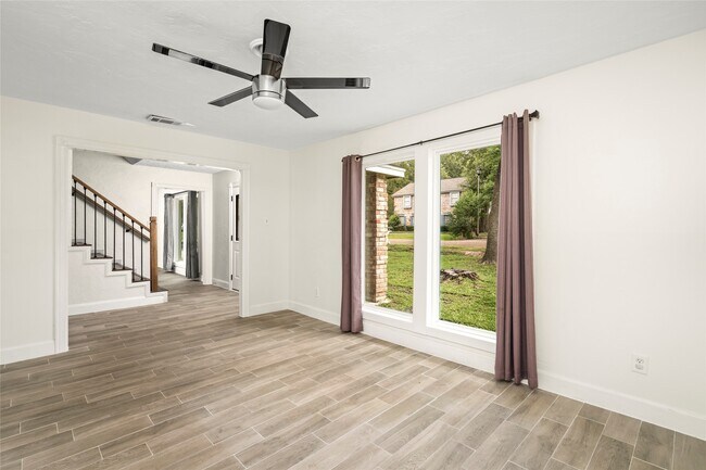 Photo - 560 Landfall Ln