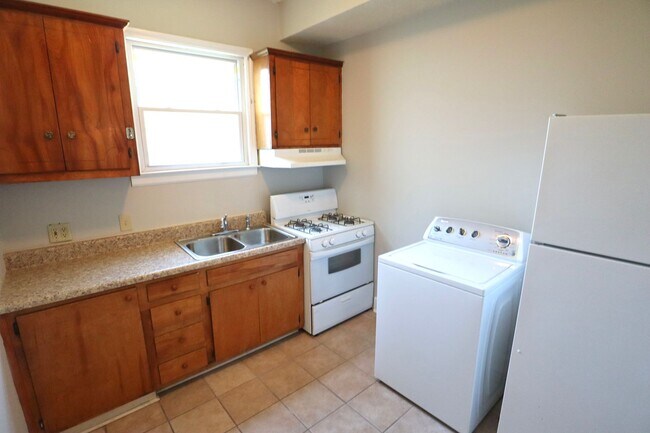 Photo - 2 Bed 1 Bath Apartment Located in the Heart of downtown Charleston & Close to the College of Char... Unit A