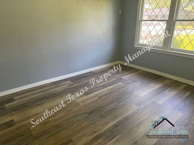 Photo - 3841 Canal Ave