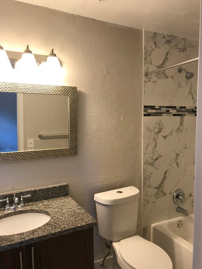 Photo - 208 Coventry St