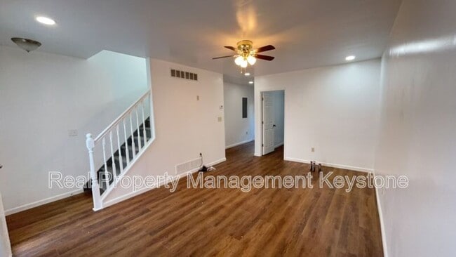 Photo - 1715 Larkins Wy