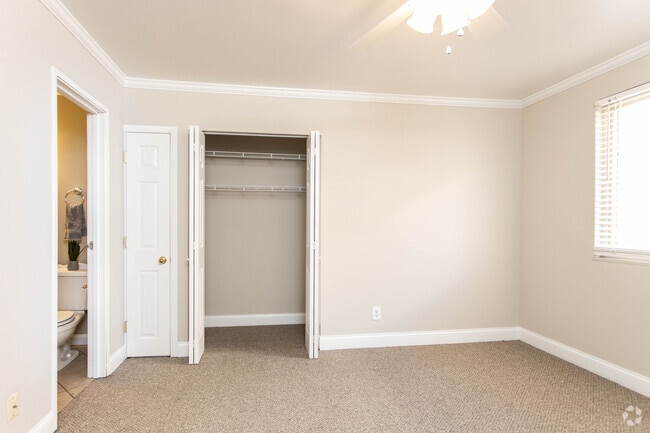 1BR, 1BA - 465-565 SF