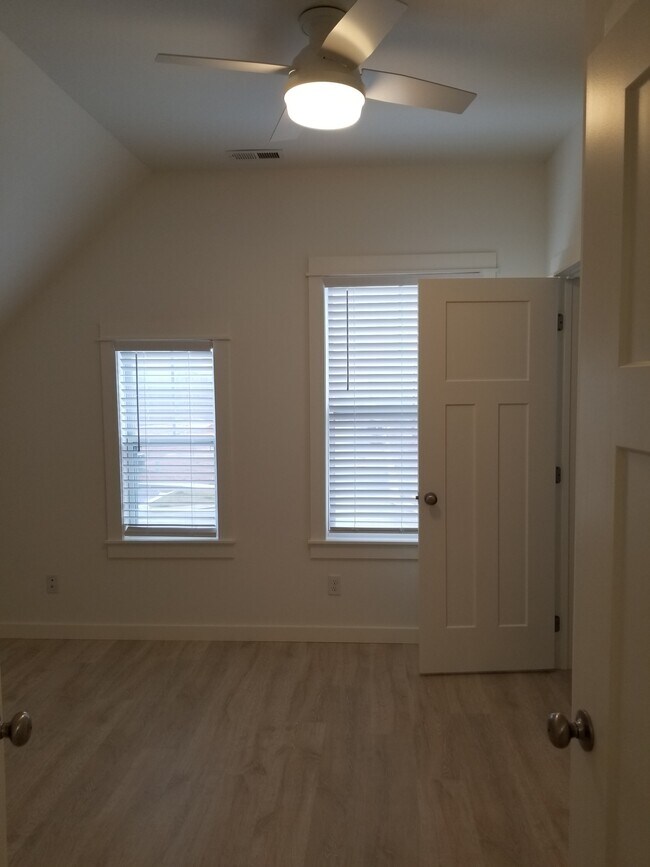 Photo - 417 Juniper Dr