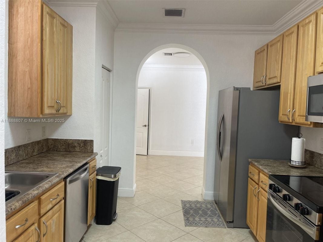 Photo - 3725 NE 10th St