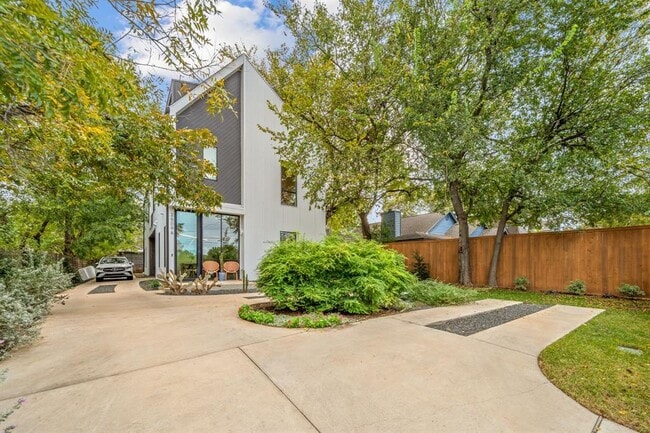 Building Photo - 2509 Durwood St