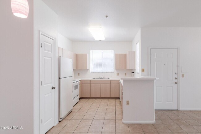 Photo - 1100 N Priest Dr Unidad 1112