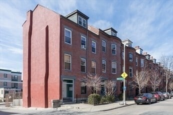 Building Photo - 200 Northampton St Unit 3
