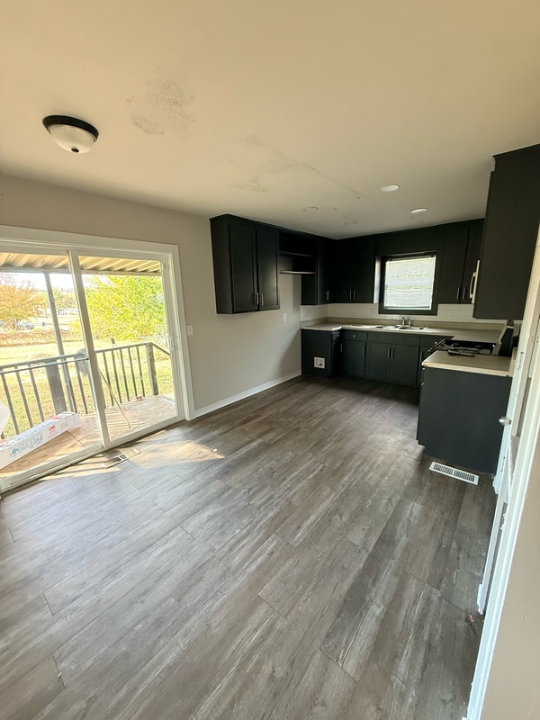 Photo - 744 N Moccasin St