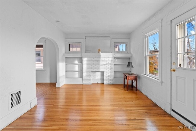 Photo - 394 Taunton Pl