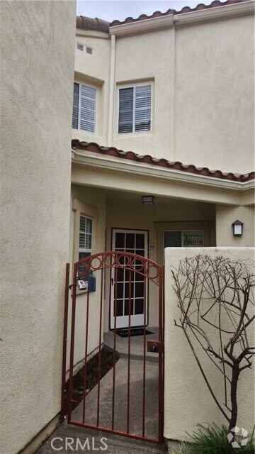 Building Photo - 99 Chandon Rental