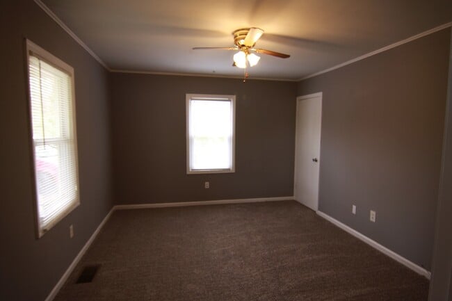 Photo - 2 Bedroom Pet Friendly Home For Rent!