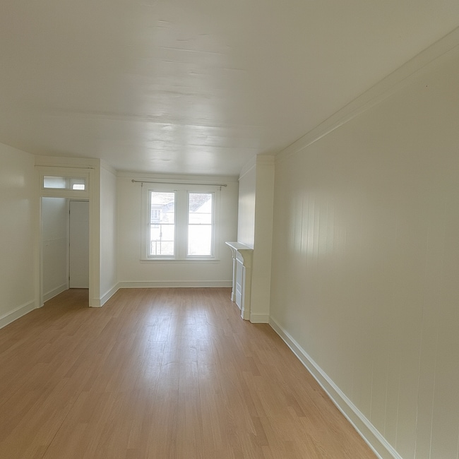 Photo - 128 W Wishart St