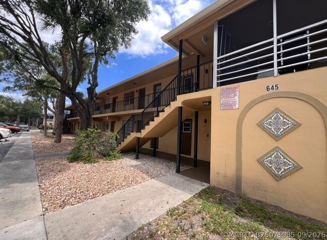 Building Photo - 645 SW 20th Ct Unit 0020