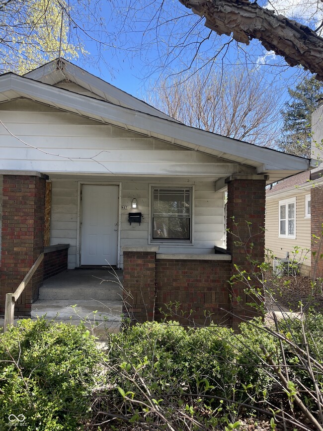 Building Photo - 927 N Chester Ave