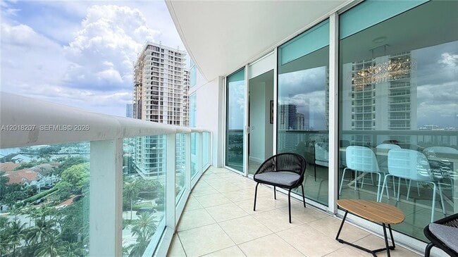 Photo - 19400 Turnberry Way Unidad 1132