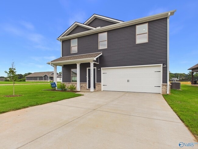 Building Photo - 15395 GRAYSON CIR