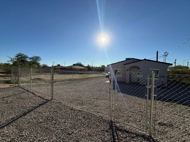 Photo - 803 N Van Alstine St