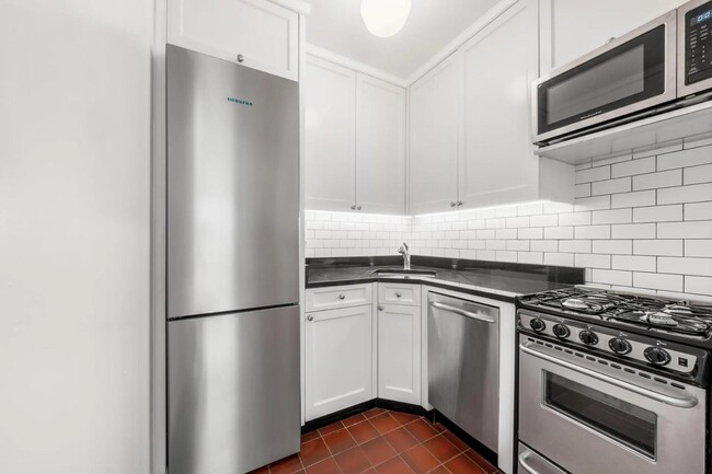 Photo - 145 W 80th St Rental