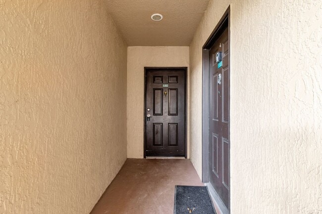 Photo - AVAILABLE ON 03/01/2026 Updated condo located in amazing location in Orlando!