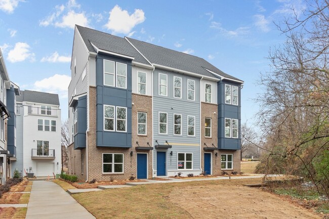 Charming Brand New 3BR Townhome in Uptown ... - Charming Brand New 3BR Townhome in Uptown ...